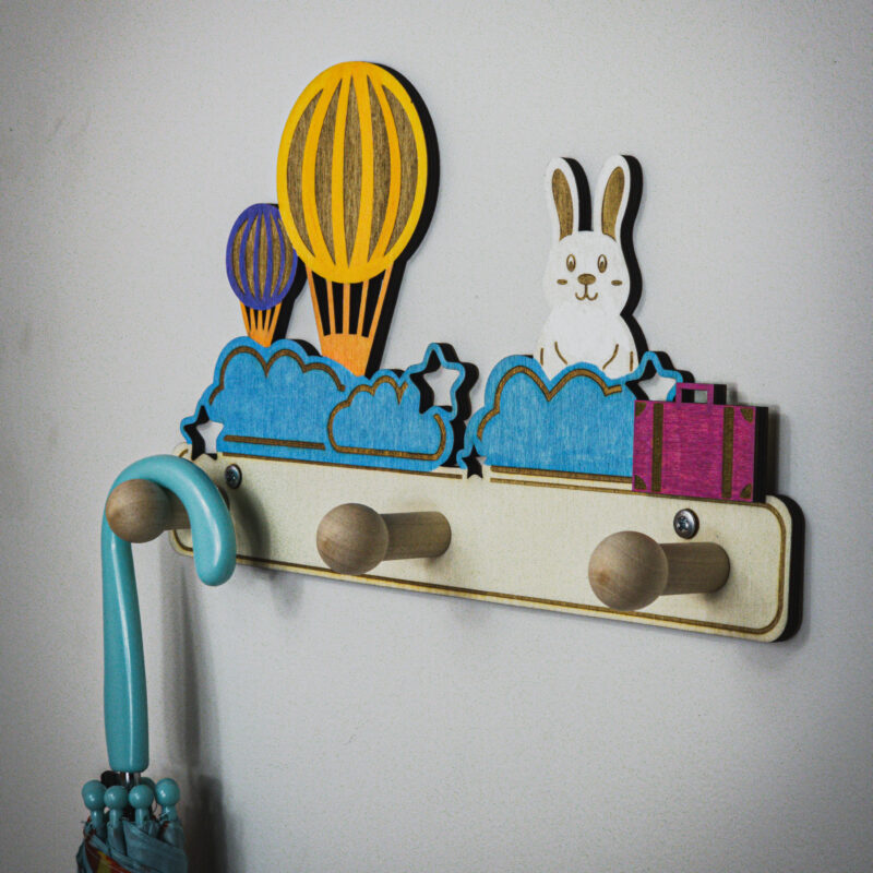 Kolorowy wieszak - z głową w chmurach