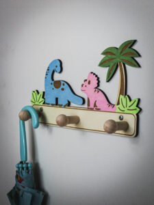 Kolorowy wieszak - dinozaury