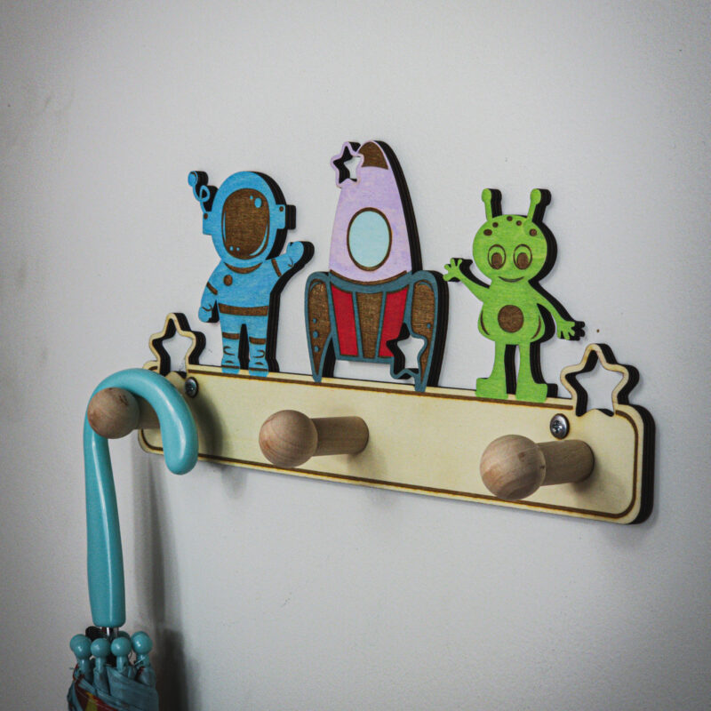 Kolorowy wieszak - kosmiczna podróż