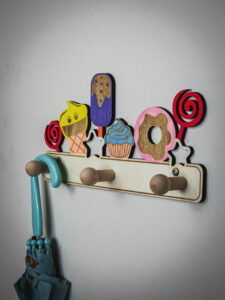 Kolorowy wieszak - łakocie