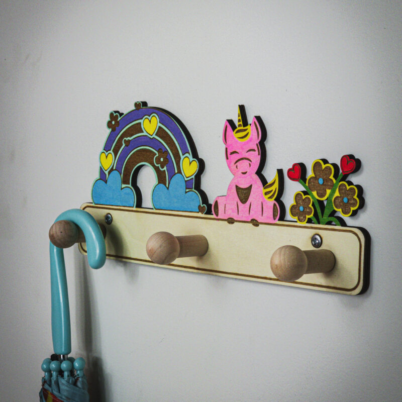 Kolorowy wieszak - kraina jednorożców