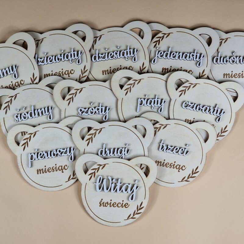 Tabliczki do zdjęć z miesiącami prezent na pierwszy rok życia dziecka - miś