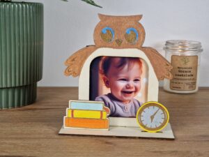 Wyjątkowa ramka na zdjęcia sowa mądra głowa – ręcznie wykonana pamiątka na całe życie