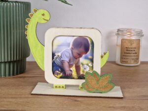 Wyjątkowa ramka na zdjęcia dinozaur – ręcznie wykonana pamiątka na całe życie