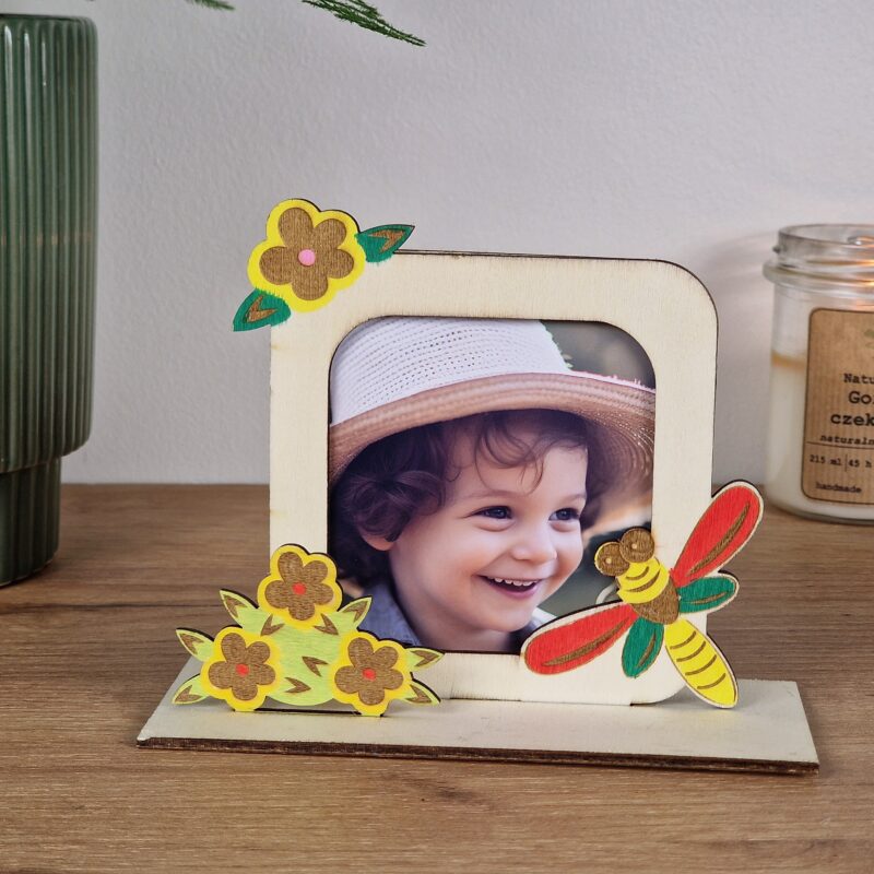 Wyjątkowa ramka na zdjęcia pszczółka – ręcznie wykonana pamiątka na całe życie