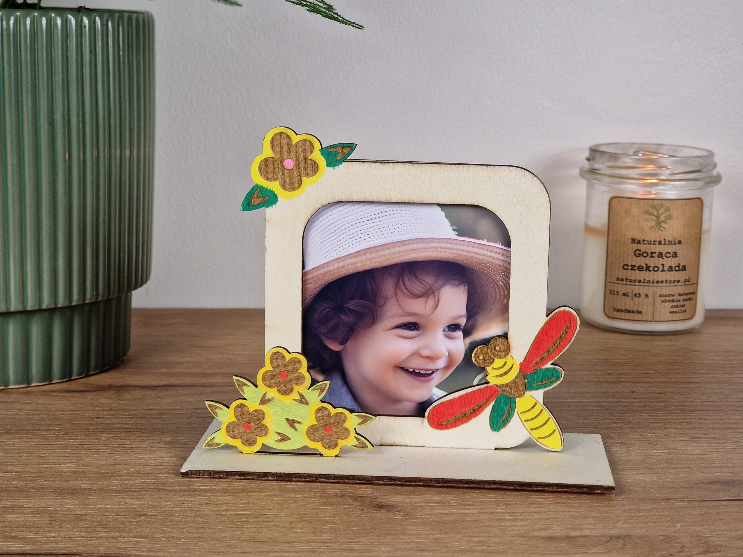 Wyjątkowa ramka na zdjęcia pszczółka – ręcznie wykonana pamiątka na całe życie