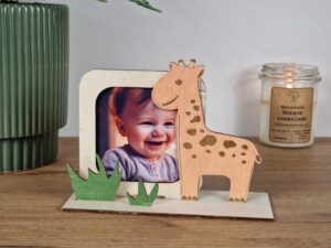 Wyjątkowa ramka na zdjęcia żyrafa – ręcznie wykonana pamiątka na całe życie