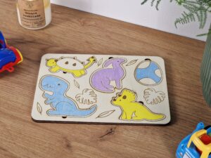 Tabliczka edukacyjna - prehistoryczny świat dinozaurów